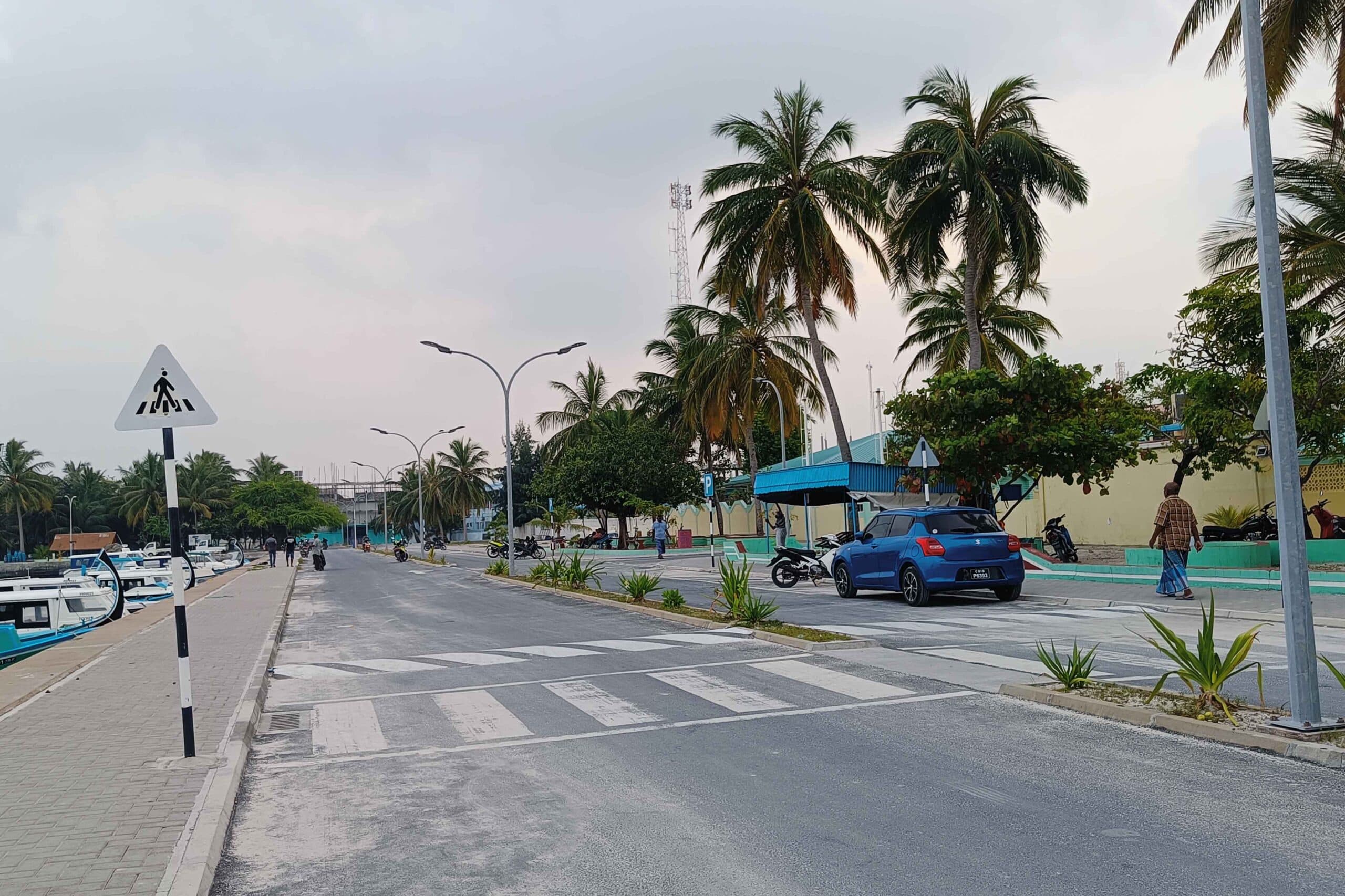 ޗުއްޓީ އާ އެކު ރަށުތެރެއަށް ބޮޑު ފަޅުކަމެއް