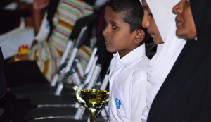 ގުރުއާން މުބާރާތުގެ ހިތުދަސްކުރުމުގެ ބައިން އެއްވަނަ ހާސިލްކުރި އިޔާން-- ފޮޓޯ އަބޫ ޔައުލާ