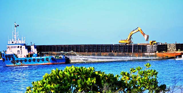 ރިވެޓްމަންޓް ޖެހުމަށް ގެނައި ހިލަ ބާޖުން މިދިޔަ ހަފްތާ ހިލަ ބާލަނީ: ފޮޓޯ އަބޫ ޔައުލާ