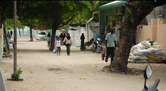 އޭދަފުށިން ބޯ ފެން ހުސްވެ، ރައްޔިތުން ފެނަށް ޖެހިފައި 