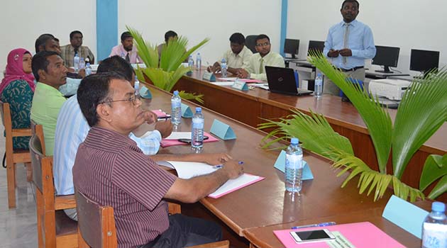 ބ. އަތޮޅު މަދަރުސާއިން އިންތިޒާމުކޮށްގެން ދަރަވަންދޫގައި ބޭއްވި ބ. އަތޮޅު ސްކޫލުތަކުގެ ވެރިންގެ ކޮންފަރެންސްގެ ތެރެއިން-- ފޮޓޯ / ބ. އަތޮޅު މަދަރުސާ