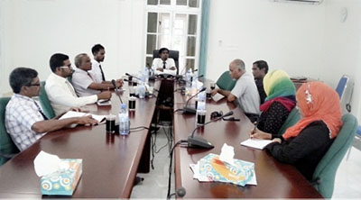 ދަތުރުވެރިންގެ މާރުކޭޓެއް ހެދުމަށް ކައުންސިލަރުން މަޝްވަރާ ކުރަނީ