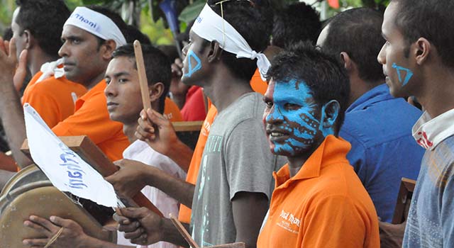 ޑްސިޓްގެ ސަޕޯޓަރުން ޓީމަށް ސަޕޯޓްކުރަނީ -- ފޮޓޯ / އަލީ ރައްޒާން