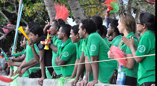 އަމިއްލަފުށި ރިސޯޓްގެ ސަޕޯޓަރުން ޓީމަށް ސަޕޯޓްކުރަނީ -- ފޮޓޯ / އަލީ ރައްޒާން