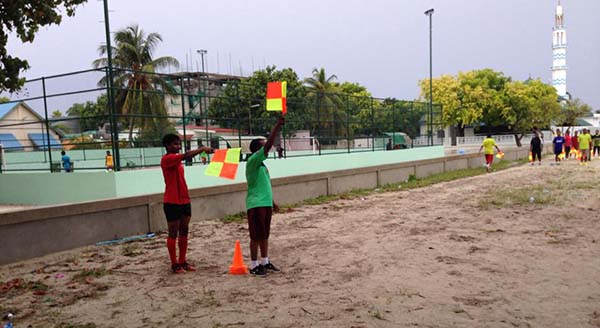 ރެފްރީން ތަމްރީން ކުރުމަށް އޭދަފުށީގައި އިއްޔެ ފެށީ ރެފްރީ ކޯހުގެ ތެރެއިން