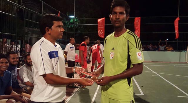 ތުތިމަސް އާއި ހަބޭސް ކުޅުނު މެޗުގެ މޮޅު ކުޅުންތެރިޔާގެ މަގާމު ހޯދި އިބްރާހިމް މުހައްމަދު އަށް މެޑަލު ހަވާލުކޮށްދެނީ