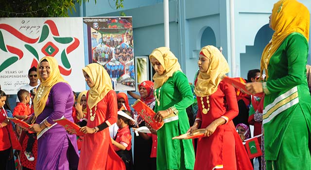 މިނިވަން 50 ފާހަގަ ކުރުމަށް މިއަދު ހަވީރު އޭދަފުށީގައި ބޭއްވި ހިނގާލުމުގެ ތެރެއިން. މި ހިނގާލުމުގައި ރެކޯޑް އަދަދަކަށް މީހުން ބައިވެރިވި