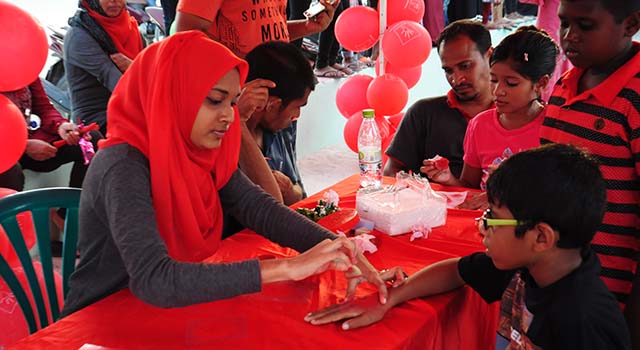 މިނިވަން 50 ފާހަގަ ކުރުމަށް އޭދަފުށީގައި މިއަދު ހަވީރު ބޭއްވި ކުޑަކުދިންގެ ހަވީރުގެ ތެރެއިން