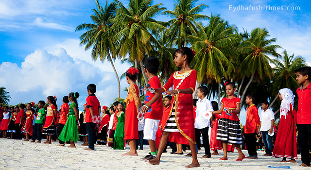 ސްޓޭޖް ހަރަކާތްތައް އަންނަ ހުކުރު ދުވަހުގެ ރެއަށް ފަސްކޮށްފި