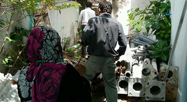 ބ. އަތޮޅު ހޮސްޕިޓަލުގެ މުވައްޒަފުން މަދިރި އުފެދޭ ތަންތައް ނައްތާލުމުގެ މަސައްކަތް ކުރަނީ - ފޮޓޯ: ހޮސްޕިޓަލް
