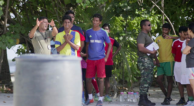 ޑިމޮކްރަސީ ކޭމްޕުގައި ބައިވެރިވި ކުދިންތަކެއް.--ފޮޓޯ: - ޓްރާންސޕޭރަންސީ މޯލްޑީވްސް