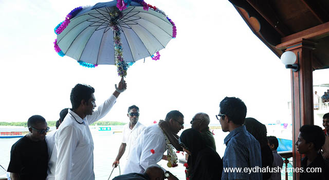 ސޮބާ ރަށަށް އައުމުން މަރުހަބާ ކިޔަނީ -- އީޓީ ފޮޓޯ / ތޯރިގް