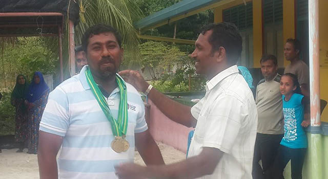 ގޮއިދޫ ސްކޫލުގެ ވޮލީ ޓީމު ހޯދި ކާޟިޔާބީ ފާހަގަކުރުމަށް ބޭއްވި ވެހިކަލް ބުރު ފޮޓޯ މުހައްމަދު ނިޒާމް