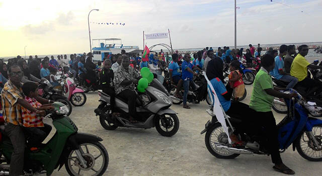 ގޮއިދޫ ސްކޫލުގެ ވޮލީ ޓީމު ހޯދި ކާޟިޔާބީ ފާހަގަކުރުމަށް ބޭއްވި ވެހިކަލް ބުރު ފޮޓޯ މުހައްމަދު ނިޒާމް