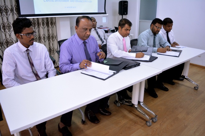 ތިންރަށެއްގެ ގޮނޑުދޮށް ހިމާޔަތްކުރުމުގެ އެއްބަސްވުމުގައި ސޮއިކުރުމަށްއެންވަޔަރމަންޓްމިނިސްޓްރީގައި މިއަދުއޮތްރަސްމިއްޔާތު . ފޮޓޯ /ސަންއޮންލައިން