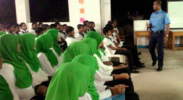 ކެންދޫ ސްކޫލް ކުދިންނަށާއި ބެލެނިވެރިންނަށް ޓްރެފިކާބެހޭ މައުލޫމާތު ދީފި