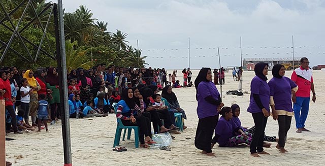 އީދު ކުޅިވަރުތަކުގެ ތެރޭގައި ހިމެނޭ ތިންމުގޯލި މުބާރާތެއް