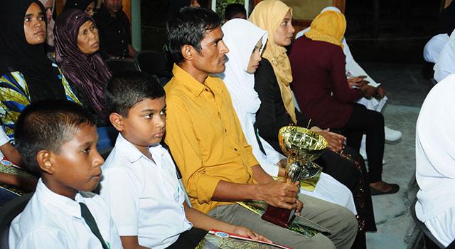 ގުރުއާން މުބާރާތުން ނަތީޖާފާޅުކުރުމުގެ ޖަލްސާގެ ތެރެއިން.—އީޓީ ފޮޓޯ: ތޯރިގް އަބްދުއްރަހްމާން