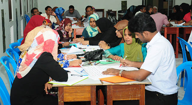 ކީ ސްޓޭޖް 2 އަށް ބ. އަތޮޅުގެ ޓީޗަރުން ތަމްރީން ކުރުމަށް އޭދަފުށީގައި ކުރިއަށްދާ ބައްދަލުވުމުގެ ތެރެއިން-- އީޓީ ފޮޓޯ / ތޯރިގް