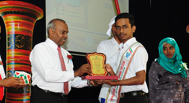 ބ. އަތޮޅު ތައުލީމީ މަރުކަޒުގެ އެންމެ މޮޅު ދަރިވަރުންނަށް އަހްނަފް އާއި ހަނާ