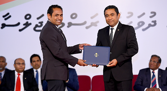 ޑރ އަލީ ނަޖީބަށް ގައުމީ އިނާމު ލިބިވަޑައިގެންފި