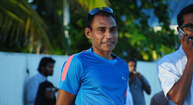 އޭދަފުށީ ޓީމުގެ ކޯޗް (ބައްޓޭ) -- ފޮޓޯ / ސައިނޯސާ ރާއި
