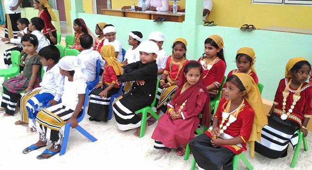 ދޮންފަނު ޕްރީ ސްކޫލުން ދިވެހި އަދަބީ ދުވަސް ފާހަގަ ކުރުމަށް ބޭއްވި ހަރަކާތްތަކުގެ ތެރެއިން- ފޮޓޯ / ހުސައިން ހަފީޒު
