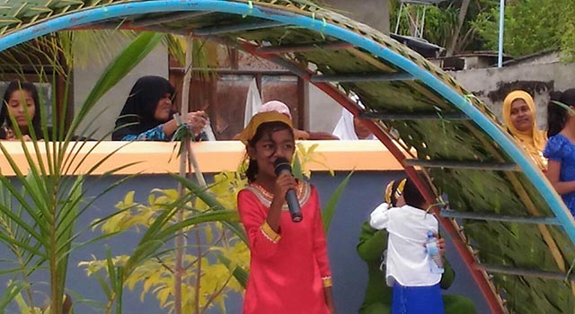 ދޮންފަނު ޕްރީ ސްކޫލުން ދިވެހި އަދަބީ ދުވަސް ފާހަގަ ކުރުމަށް ބޭއްވި ހަރަކާތްތަކުގެ ތެރެއިން- ފޮޓޯ / ހުސައިން ހަފީޒު