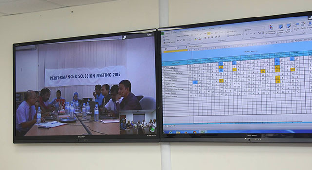 މިއަދު ނިމުނު ވީޑިއޯ ކޮންފަރަންސްގައި ބ. އަތޮޅުގެ ޕްރިންސިޕަލުން. ފޮޓޯ: މިނިސްޓްރީ އޮފް އެޑިއުކޭޝަން