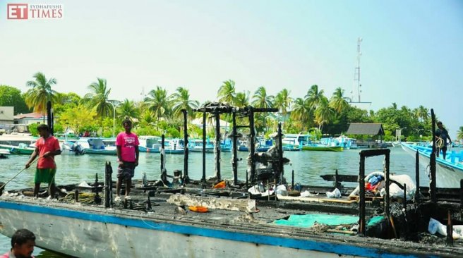 ރޭ ދަންވަރު އަލިފާން ރޯވި "ނިޔާމަ" ބޯޓު އޭދަފުށި ބަނދަރަށް ވައްދާފައި—ފޮޓޯ / ރާއިފް ޔޫސުފް