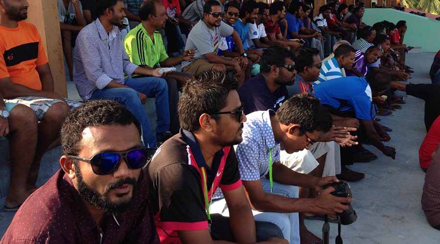އޭދަފުށީ ސަޕޯޓަރުން-- އީޓީ ފޮޓޯ / ރާއިފް