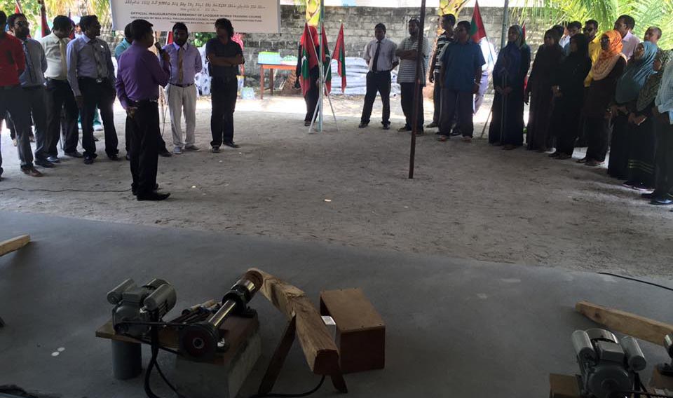 ލިޔެޔާ ޖަހަން ދަސްކޮށްދޭ ކޯސް ފެށުމަށް މިއަދު ތުޅަދޫގައި ބޭއްވި ރަސްމިއްޔާތުގެ ތެރެއިން-- ފޮޓޯ / ބަޔޮސްފިއާ ރިޒާވް އޮފީސް