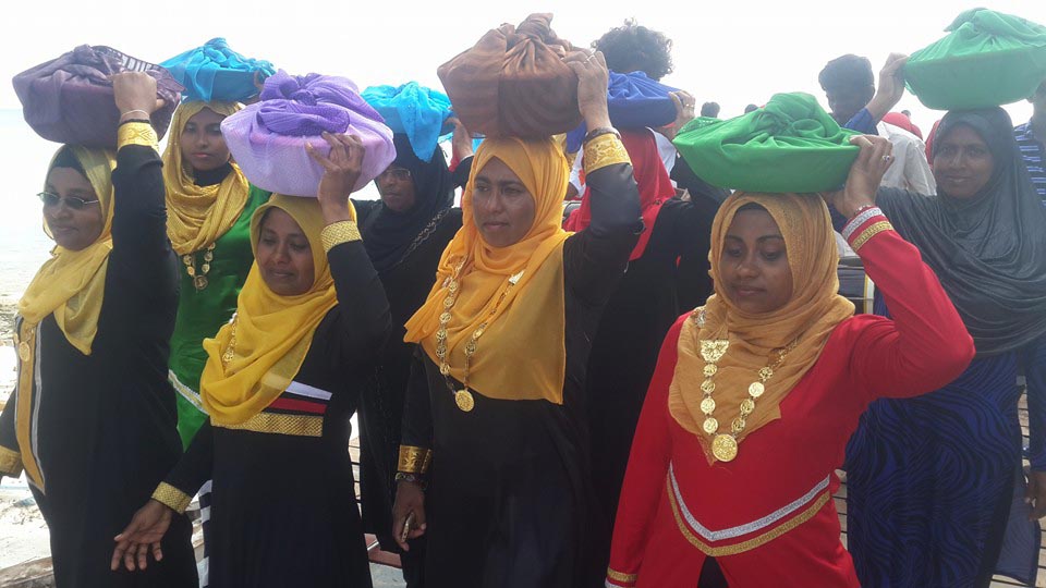 ފުޅަދޫ ރައްޔިތުންނަށް ގޮއިދޫ ރައްޔިތުން ޖާފަތެއްދީފި