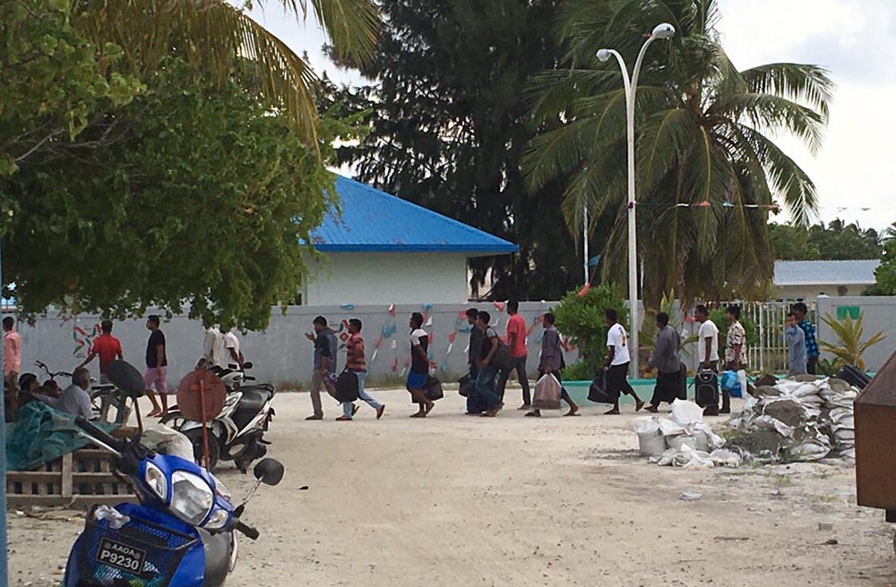 ގަވާއިދާ ހިލާފަށް ވަޒީފާ އަދާ ކުރަމުން ދިޔަ ގިނަ އަދަދެއްގެ ބިދޭސީންތަކެއް އަތުލައިގެންފި