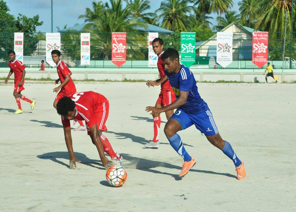 މިދިޔަ އަހަރު އޮތް ބޮޑު އީދު ފުޓްބޯޅަ މުބާރާތުގައި ޔުނައިޓެޑް ވީ އާއި އެމް.އޭ ޔުނައިޓެޑް ބައްދަލު ކުރި މެޗްގެ ތެރެއިން | އީޓީ ފޮޓޯ:ރާއިފް ޔޫސުފް