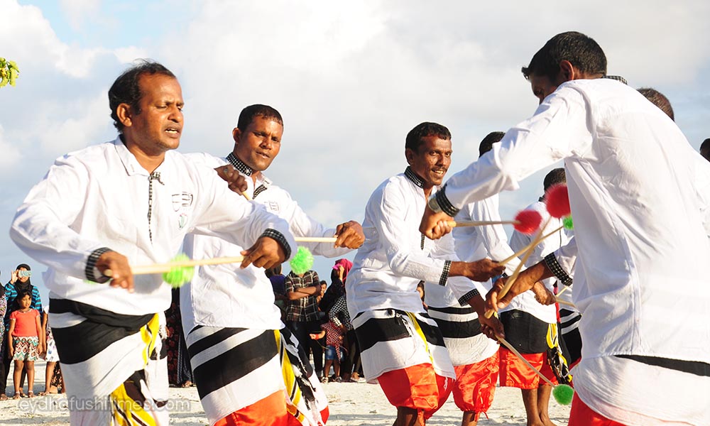 އީދު ކުޅިވަރު؛ ދަނޑިޖެހުމާއި ކޯޑި ކުޅުން