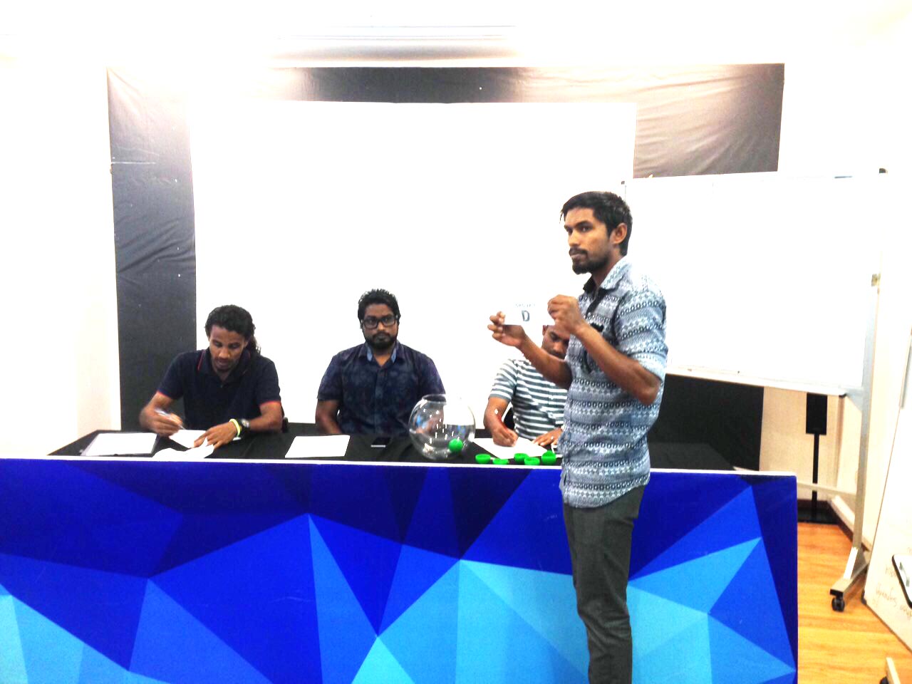 ފައިނަލް ބުރަށް އޭދަފުށި ތިމަރަފުއްޓަށް