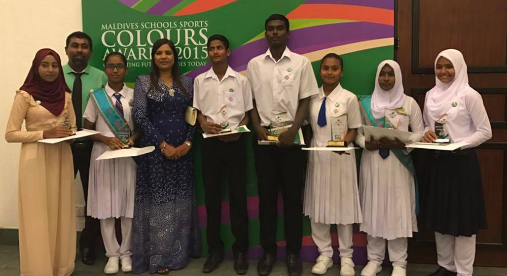 މައިލޯ ކަލާސް އެވޯޑް ގޮއިދޫ ސްކޫލުގެ 7 ދަރިވަރަކަށް