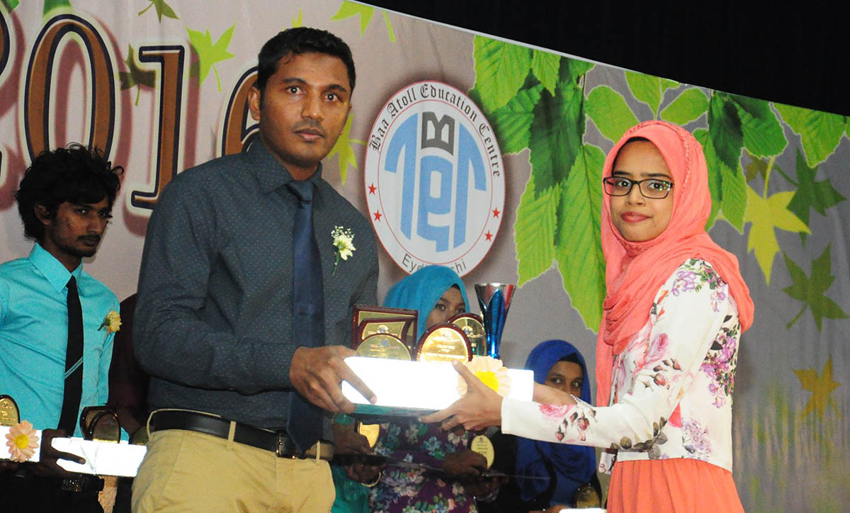 މިއަހަރުގެ އިނާމު ދިނުމުގެ ޖަލްސާގައި ޝަހްދާއަށް އިނާމުދެނީ-- ފައިލް ފޮޓޯ