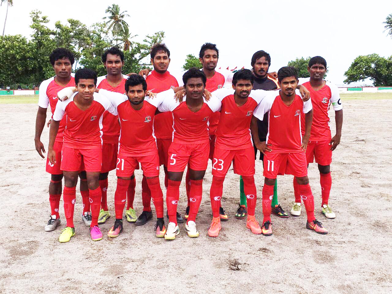 ލަންދޫ ބަލިކޮށް އޭދަފުށި ސެމީއަށް