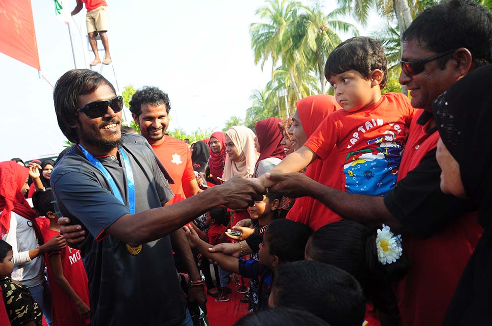 ފުޓްބޯޅަ ޓީމަށް ރަތްދޫލައިގެ މަރުހަބާއެއް