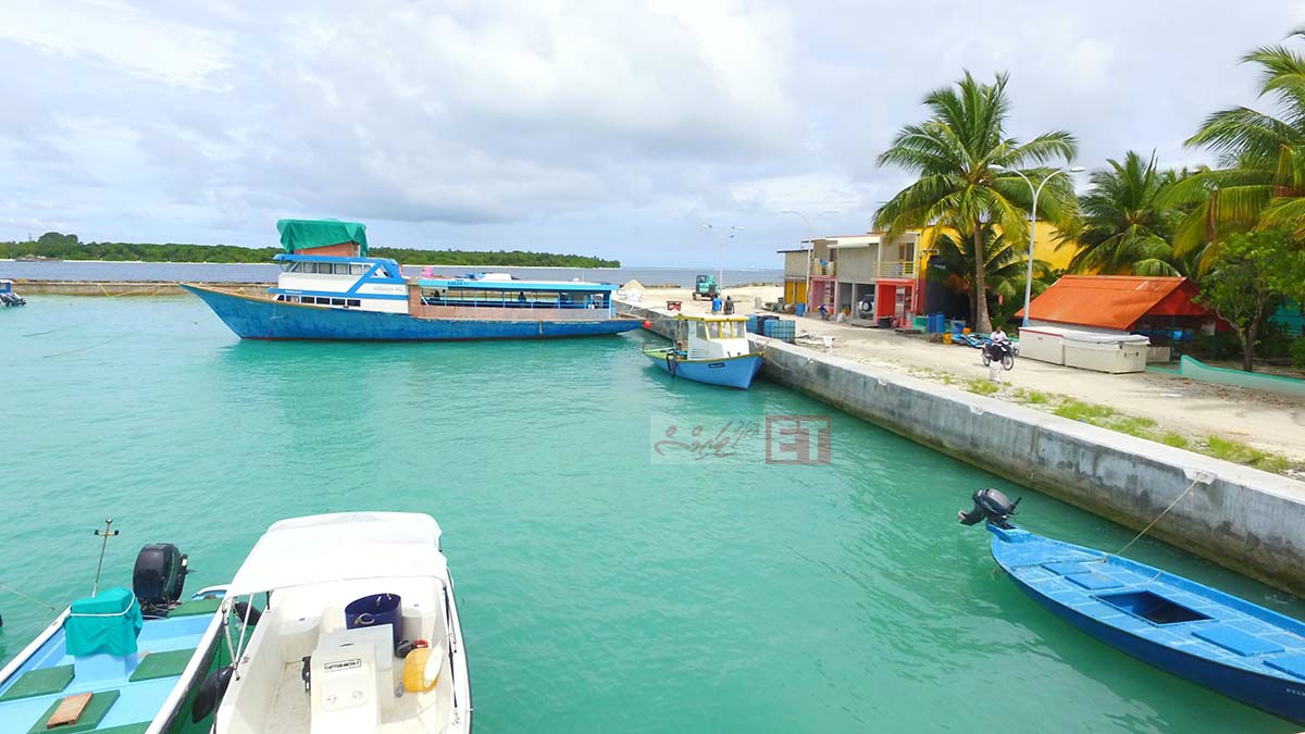 އިރުމަތީ ހުރަސް ވާޓަރުގެ  ކެޕިން ބީމް އަޅައި ނިމުމުން އެ ސަރަހައްދުގައި ދޯނި ފަހަރު އަޅާފައި | އީޓީ ފޮޓޯ:ރާއިފް ޔޫސުފް