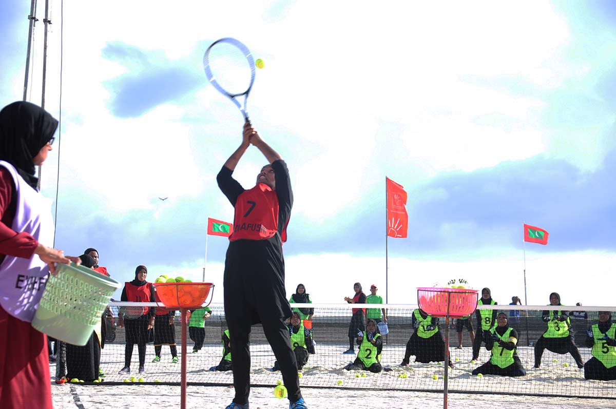 ބ އަތޮޅު ކައުންސިލް ބަށި މުބާރާތުގައި އޭދަފުއްޓާއި މާޅޮސް ބައްދަލުކުރި ސެމީ ފައިނަލް މެޗްގެ ތެރެއިން | އީޓީ ފޮޓޯ:ރާއިފް ޔޫސުފް