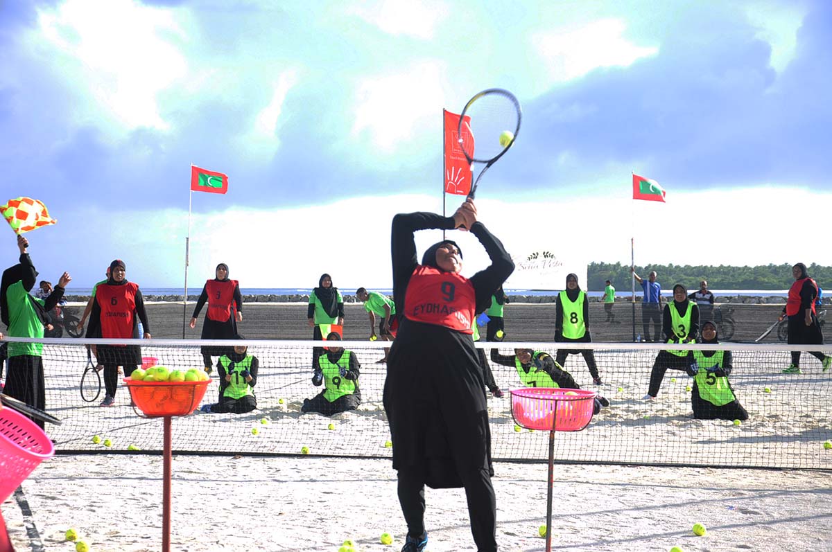 ބ އަތޮޅު ކައުންސިލް ބަށި މުބާރާތުގައި އޭދަފުއްޓާއި މާޅޮސް ބައްދަލުކުރި ސެމީ ފައިނަލް މެޗްގެ ތެރެއިން | އީޓީ ފޮޓޯ:ރާއިފް ޔޫސުފް