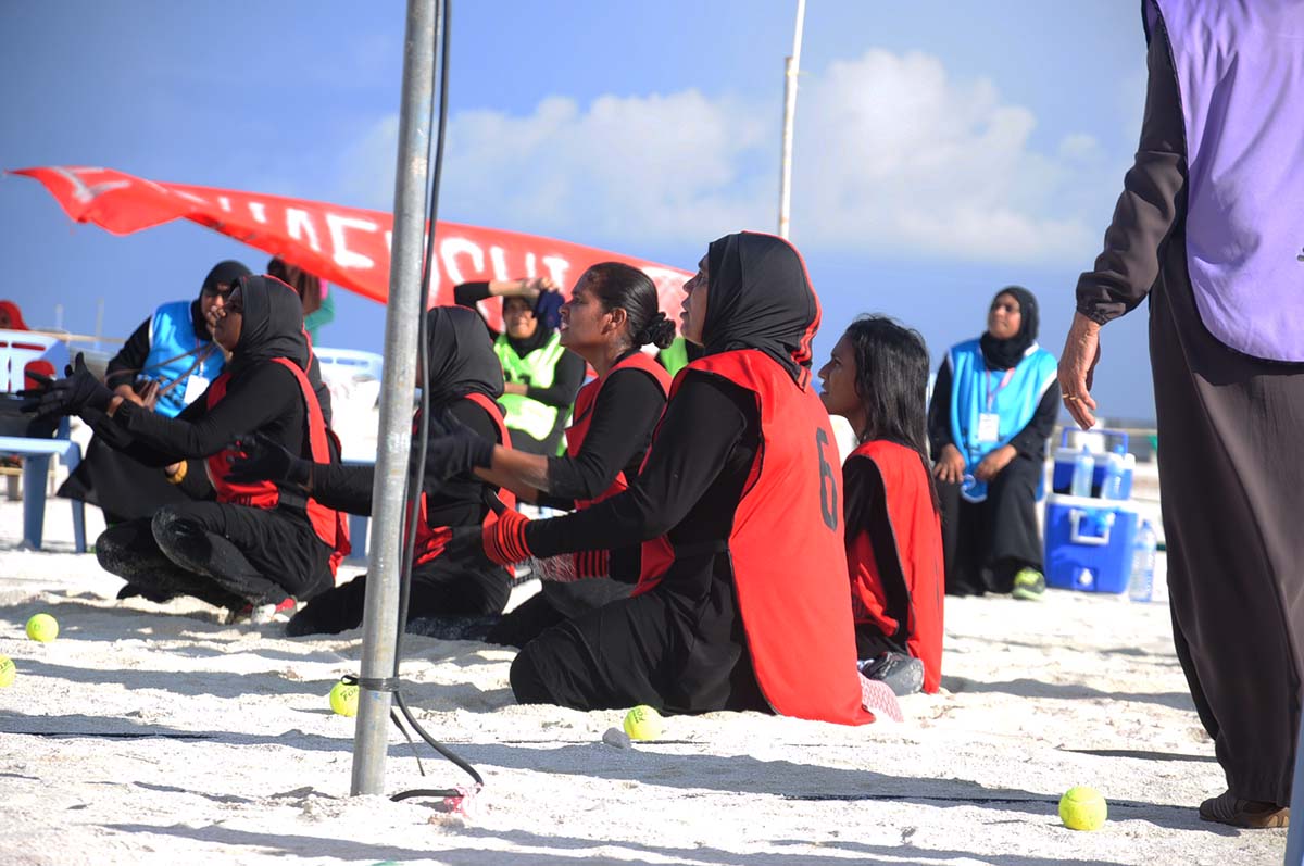 ބ އަތޮޅު ކައުންސިލް ބަށި މުބާރާތުގައި އޭދަފުއްޓާއި މާޅޮސް ބައްދަލުކުރި ސެމީ ފައިނަލް މެޗްގެ ތެރެއިން | އީޓީ ފޮޓޯ:ރާއިފް ޔޫސުފް