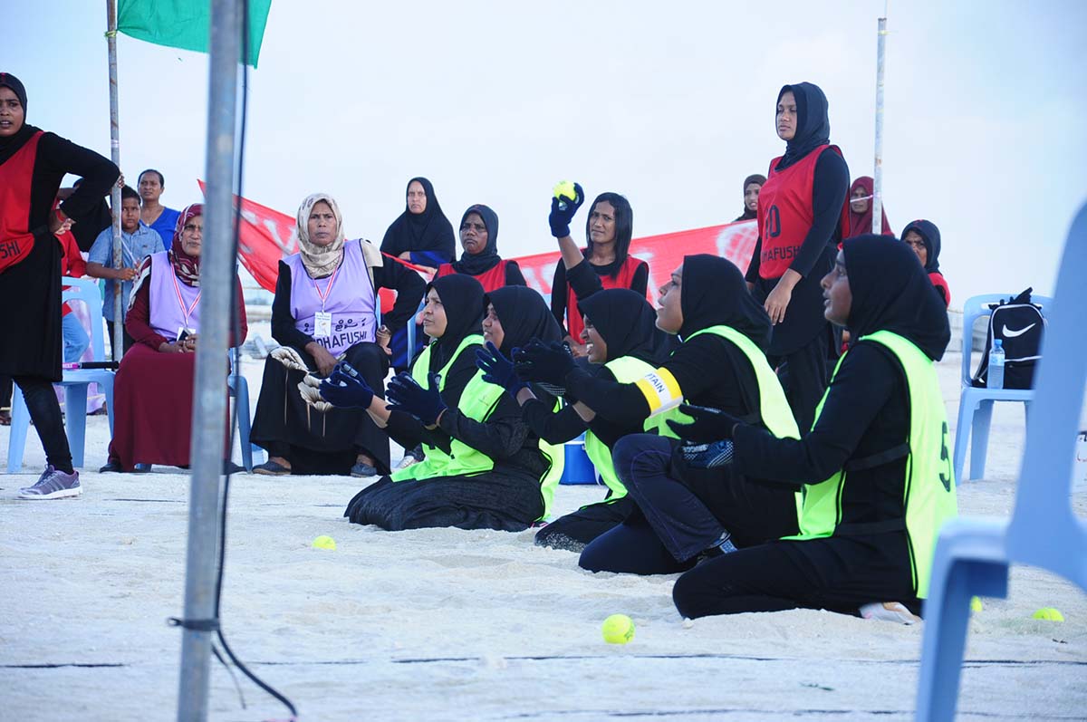 ބ އަތޮޅު ކައުންސިލް ބަށި މުބާރާތުގައި އޭދަފުއްޓާއި މާޅޮސް ބައްދަލުކުރި ސެމީ ފައިނަލް މެޗްގެ ތެރެއިން | އީޓީ ފޮޓޯ:ރާއިފް ޔޫސުފް
