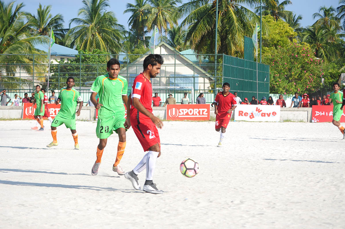 ބ އަތޮޅު ފުޓްބޯޅަ ޗެލެންޖްގައި މިއަދު ހަވީރު ގޮއިދޫ އާއި ކުޑަރިކިލު ބައްދަލުކުރި މެޗްގެ ތެރެއިން  | އީޓީ ފޮޓޯ:ރާއިފް ޔޫސުފް