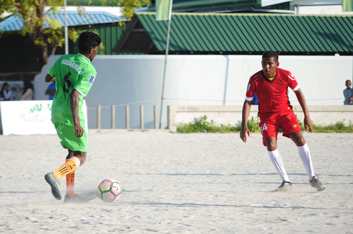 ބ އަތޮޅު ފުޓްބޯޅަ ޗެލެންޖްގައި މިއަދު ހަވީރު ގޮއިދޫ އާއި ކުޑަރިކިލު ބައްދަލުކުރި މެޗްގެ ތެރެއިން  | އީޓީ ފޮޓޯ:ރާއިފް ޔޫސުފް