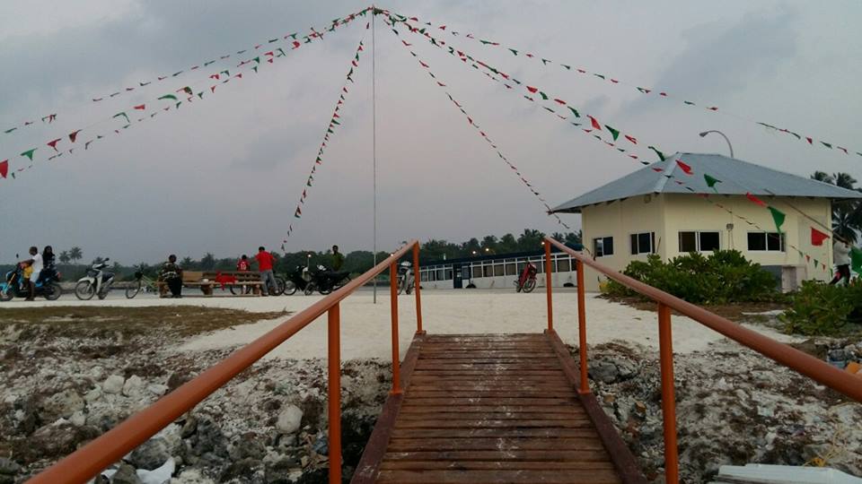 ފަސޭހައިން މޫދަށްއެރޭ ގޮތަށް ގޮއިދޫ ބަނދަރު ސަރަހައްދުގައި ހެދި ސިޑި