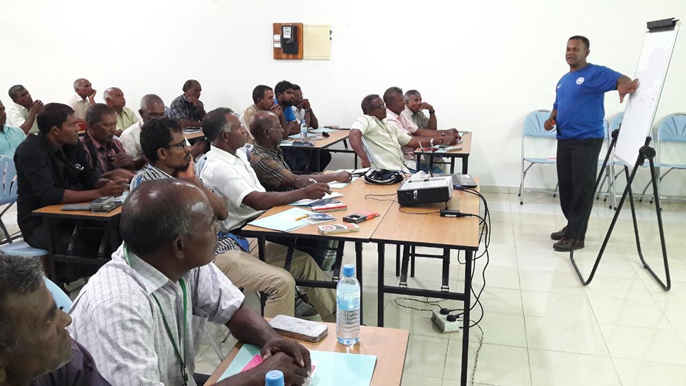 އުޅަނދުތައް އަޅާފައި ކެޕްޓަނުންނާ ފަޅުވެރިން ނިޔަމި ކޯހުގައި
